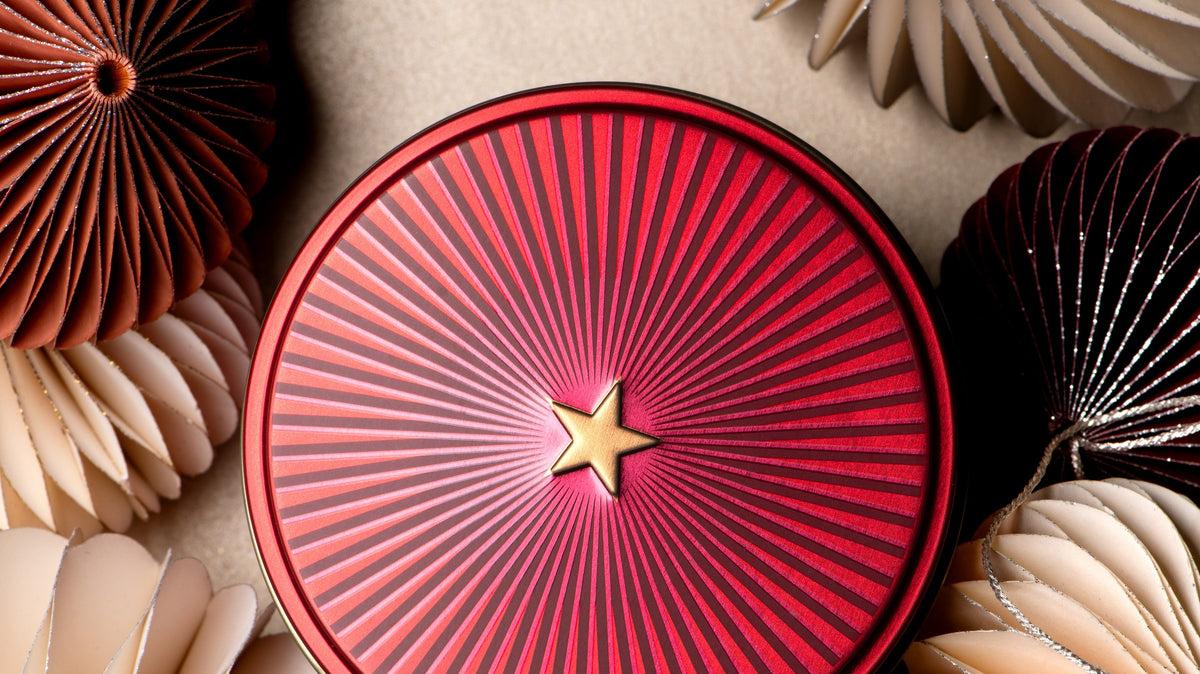 Dammann Frères Christmas Tea N°155 red star tin among paper baubles