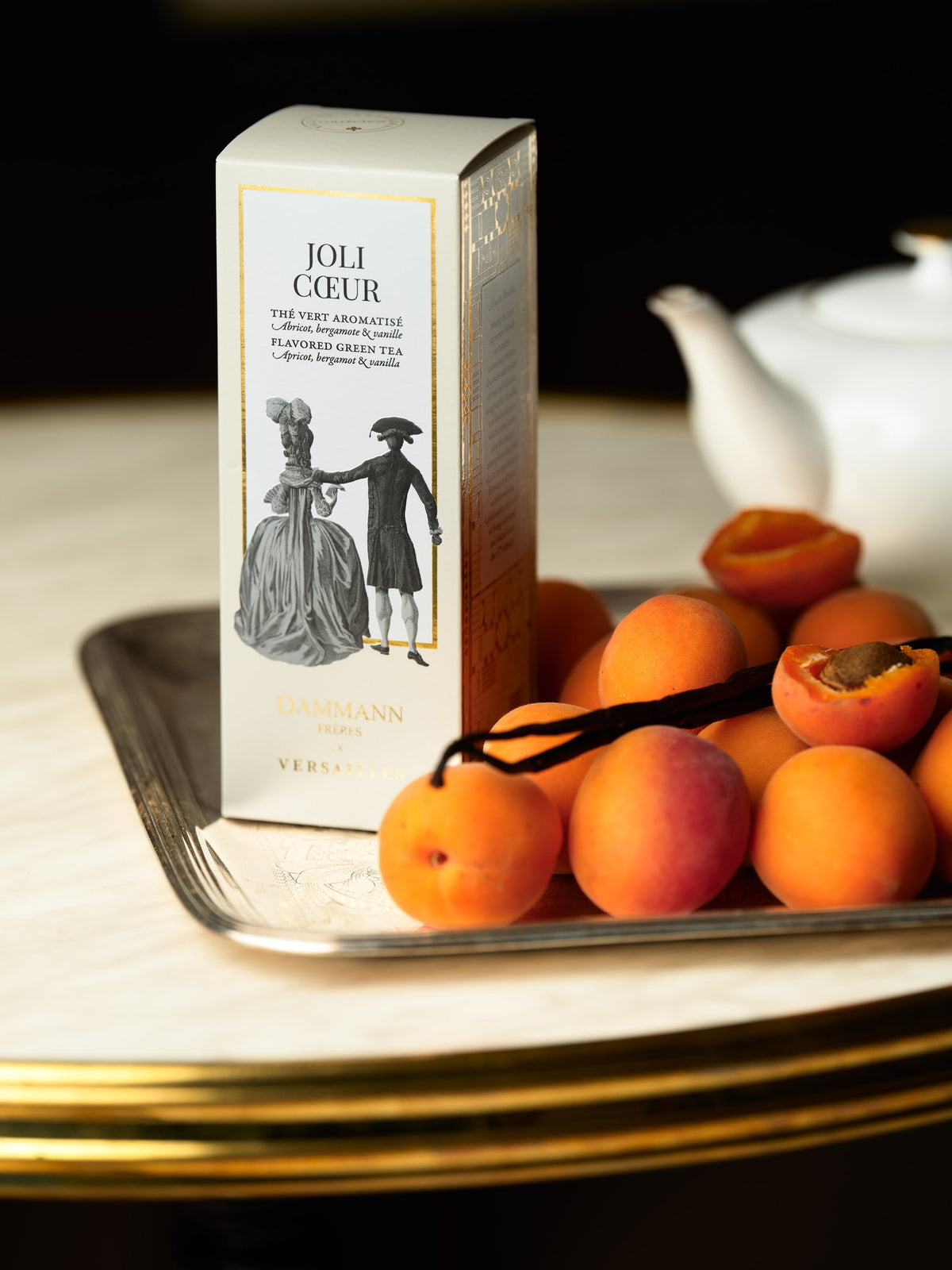 Dammann Frères Joli Cœur box with fresh apricots on a silver tray