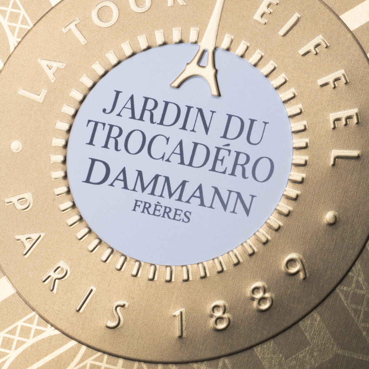 Jardin du Trocadéro Candy Box by Dammann Frères, close-up of the gold Tour Eiffel lid