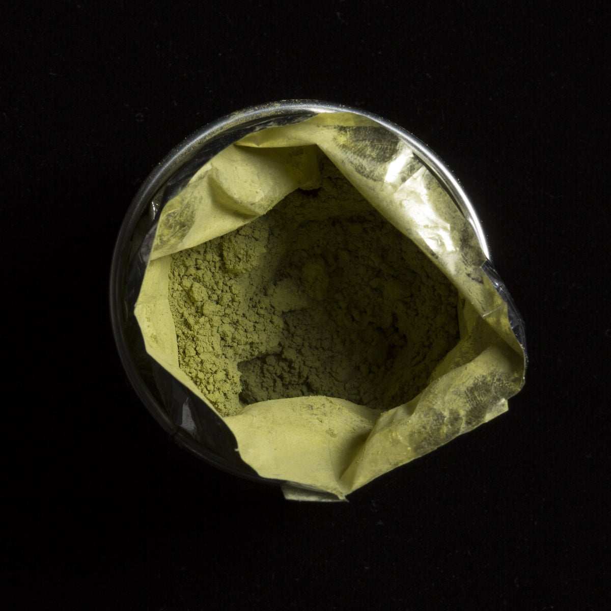 Open pouch of Dammann Frères Matcha Tradition powder