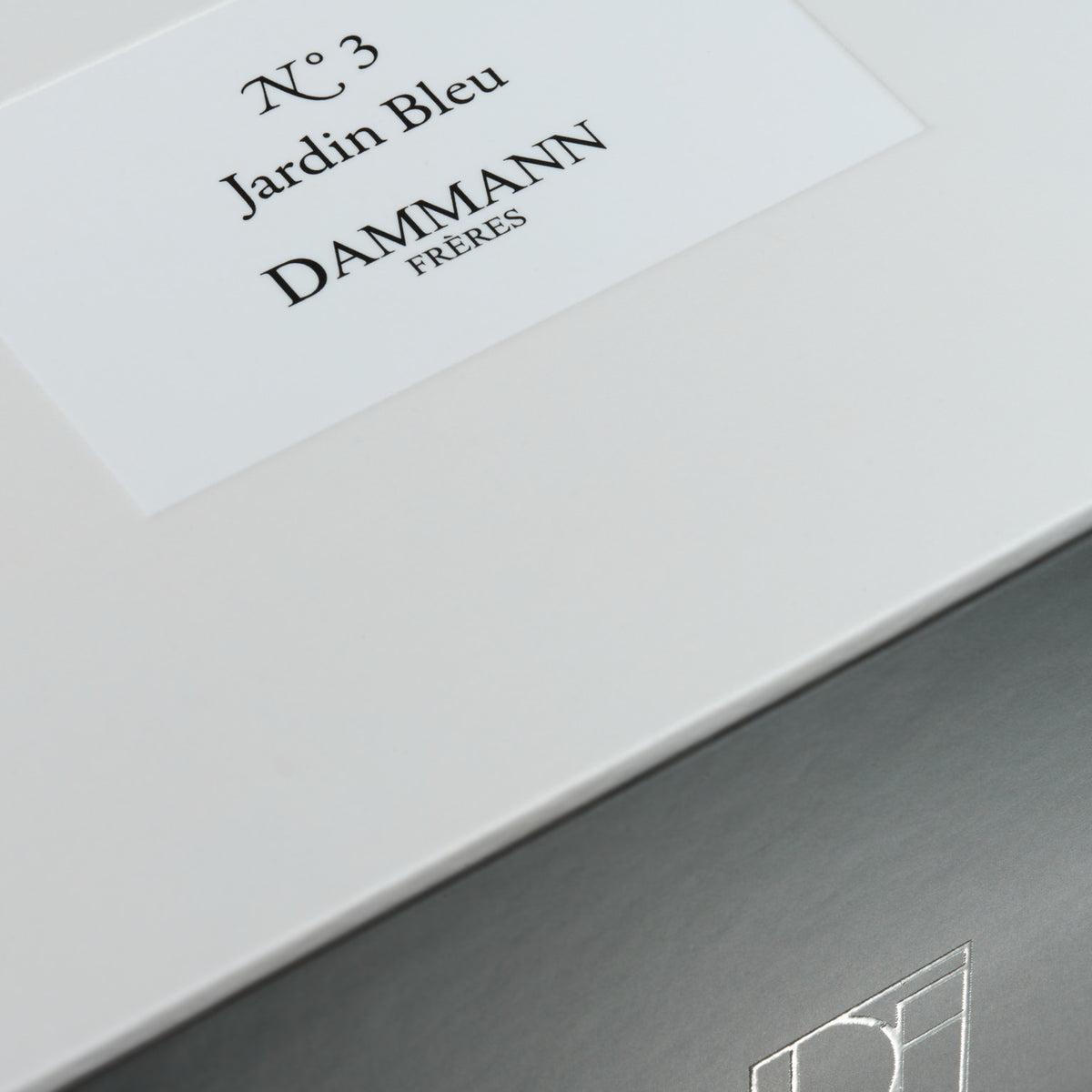 N°3 Jardin Bleu gift box by Dammann Frères, close-up of the label