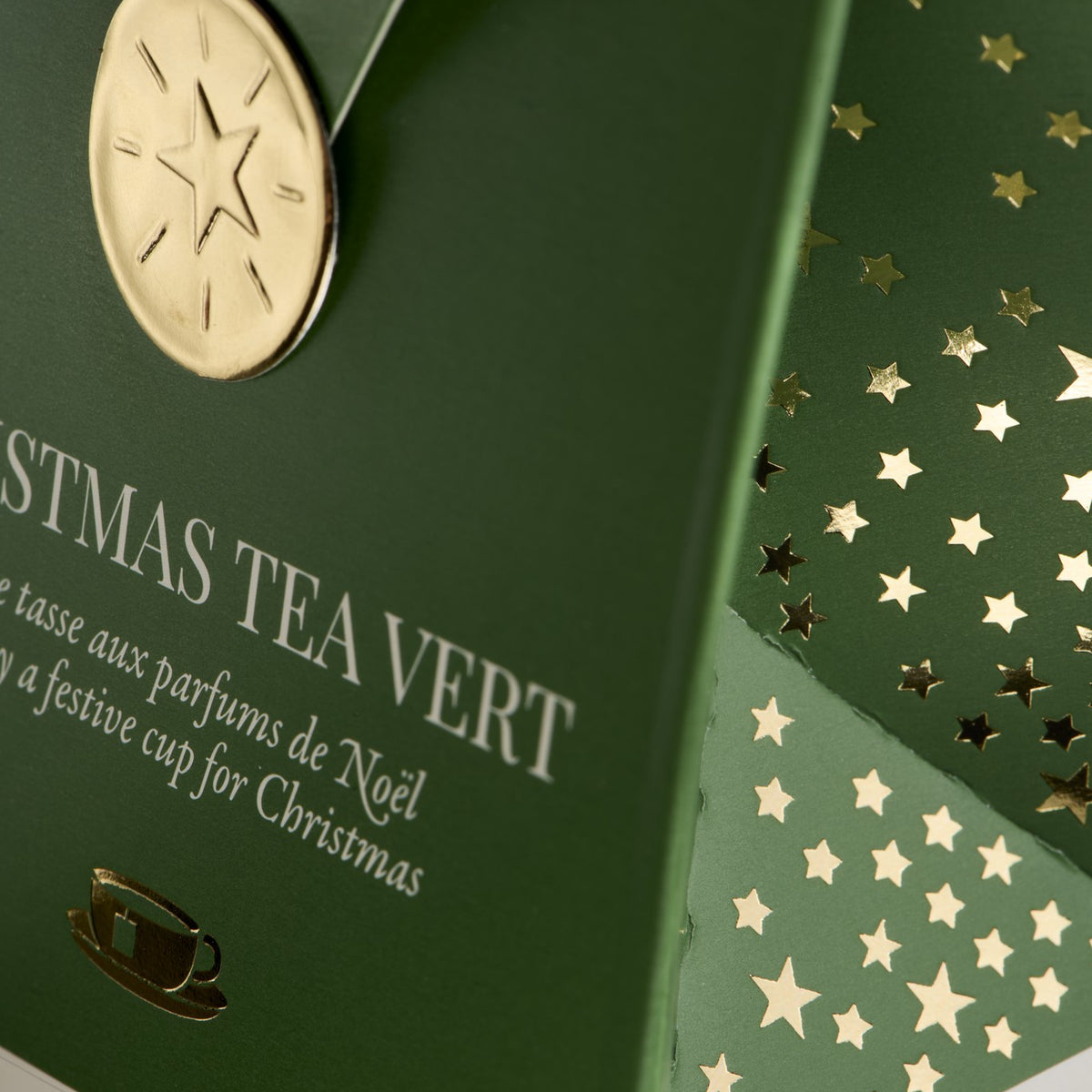Close-up of the Dammann Frères Christmas Tea Vert pocket and its gold star seal
