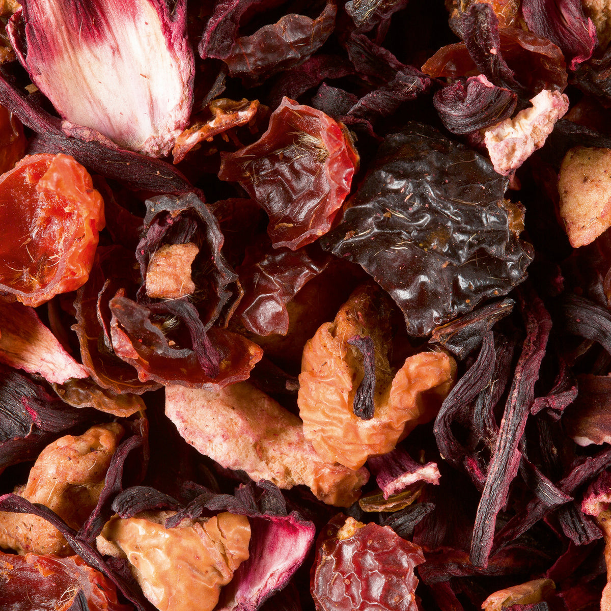 Close-up of Carcadet Nuit D'Été loose fruit infusion by Dammann Frères