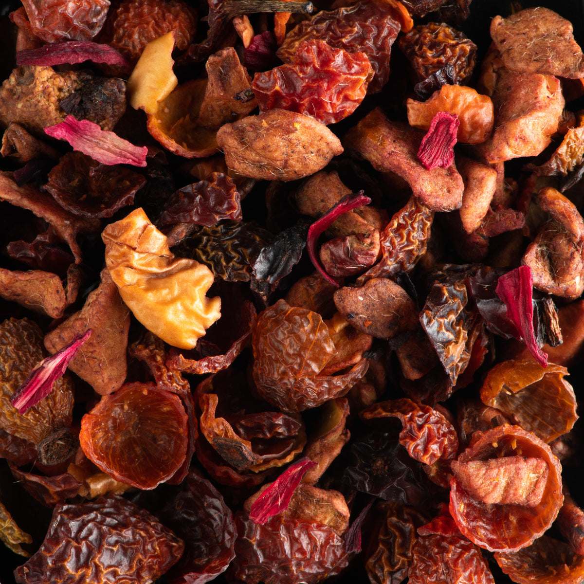 Close-up of Carcadet Cassis Menthe loose herbal infusion by Dammann Frères