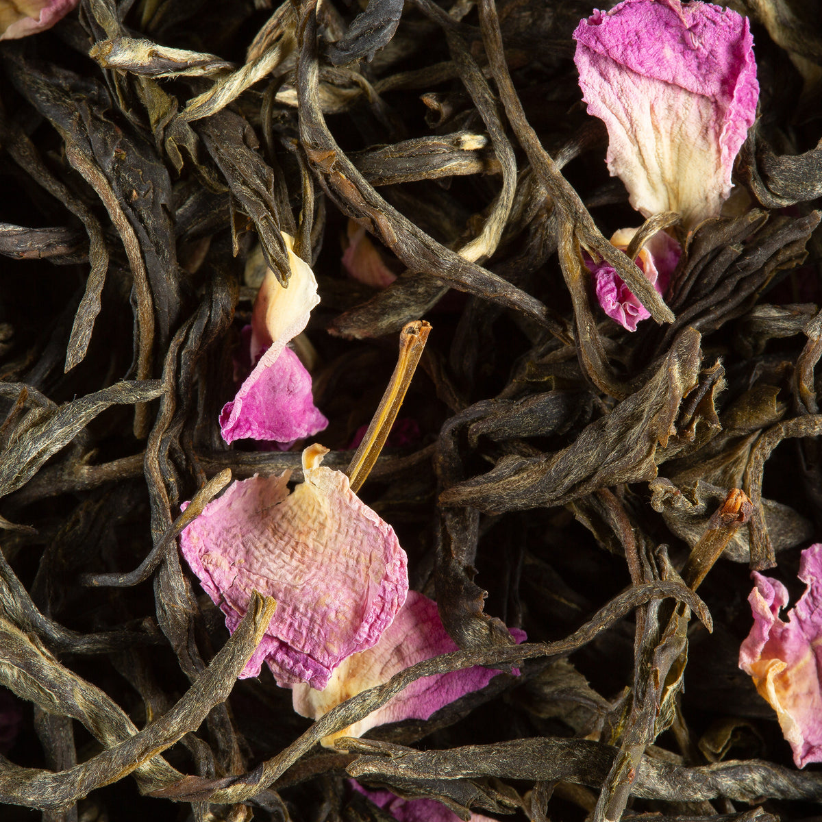 Gros plan sur le thé en vrac Passion de Fleurs de Dammann Frères