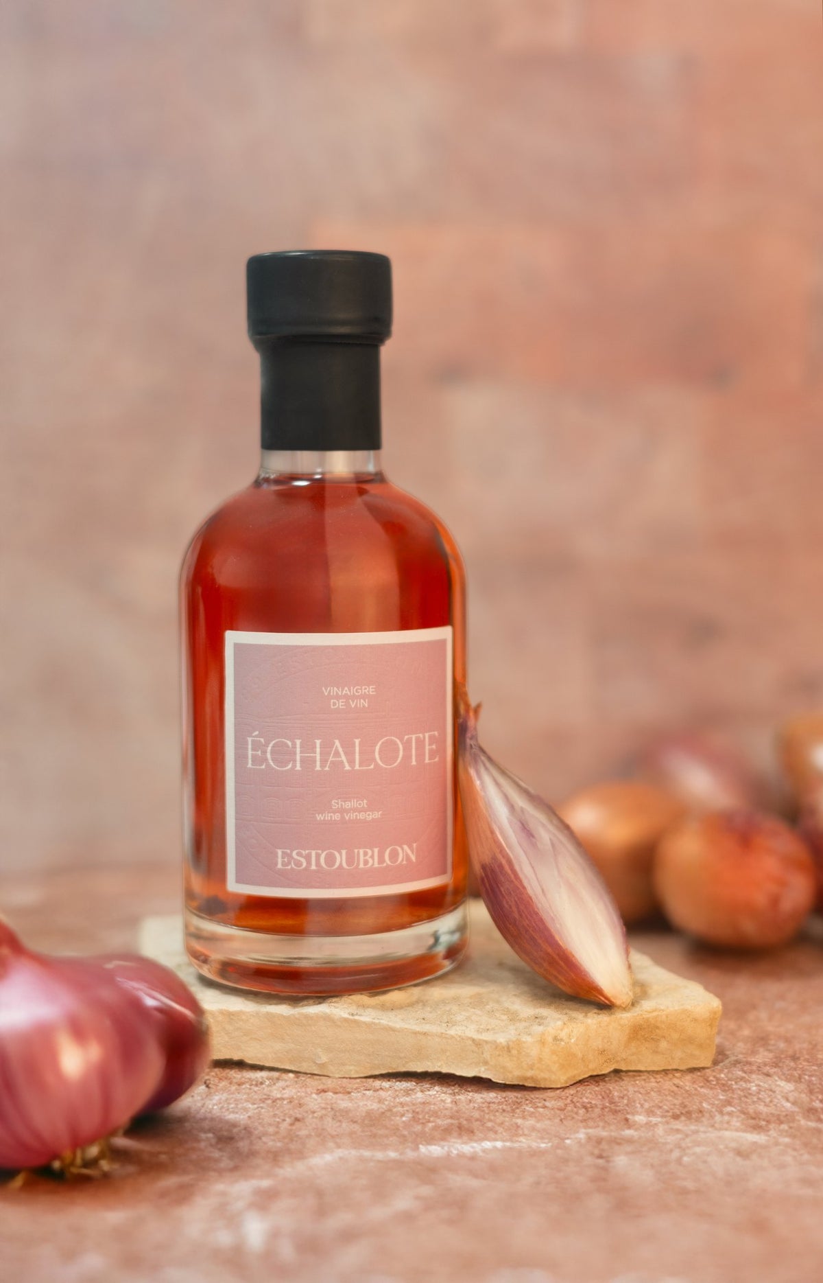 Château d'Estoublon shallot vinegar with fresh shallots