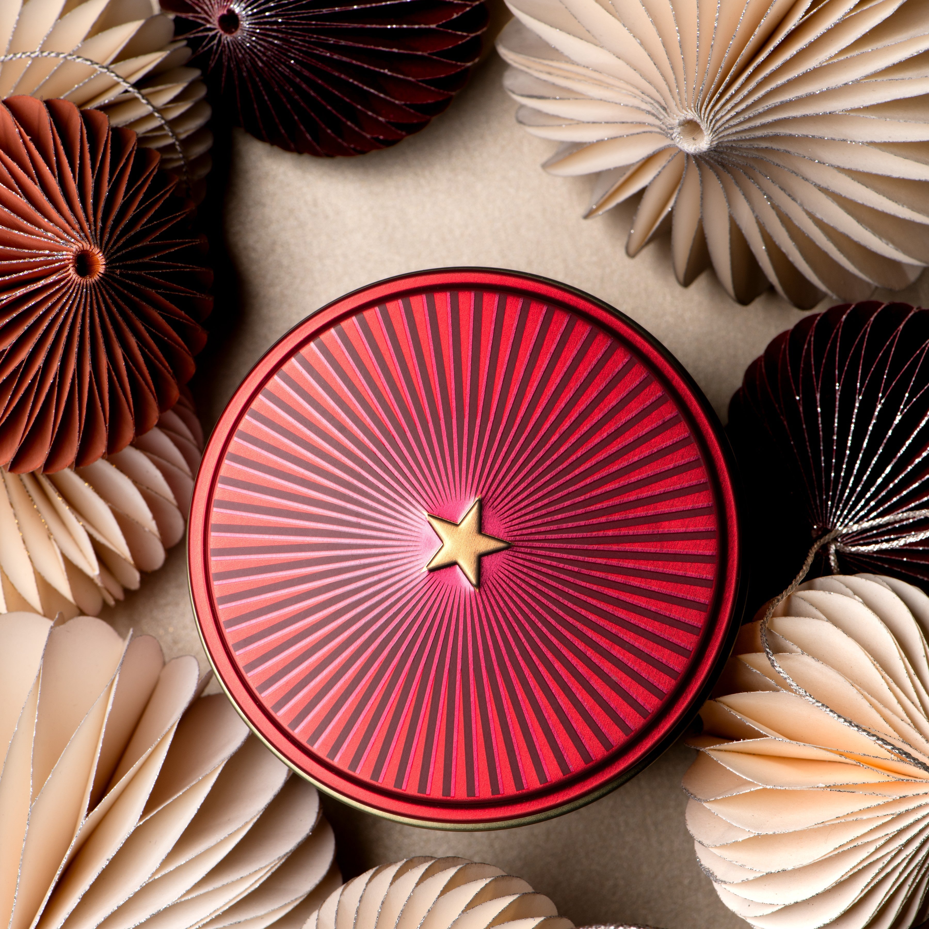 Dammann Frères Christmas Tea N°155 red star tin among paper baubles