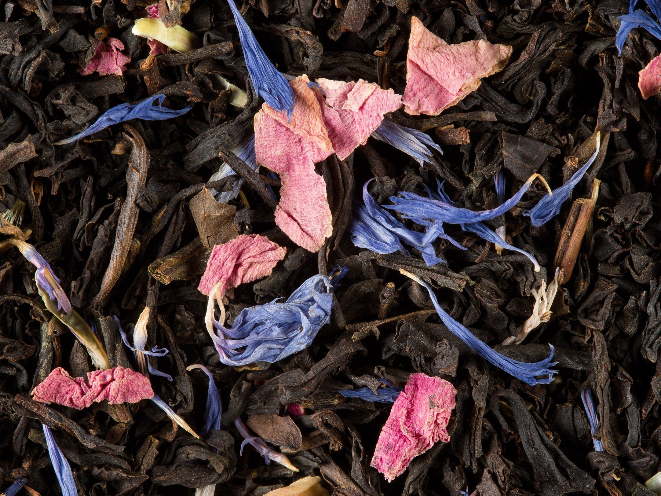 French loose-leaf tea being poured from a teapot into a cup