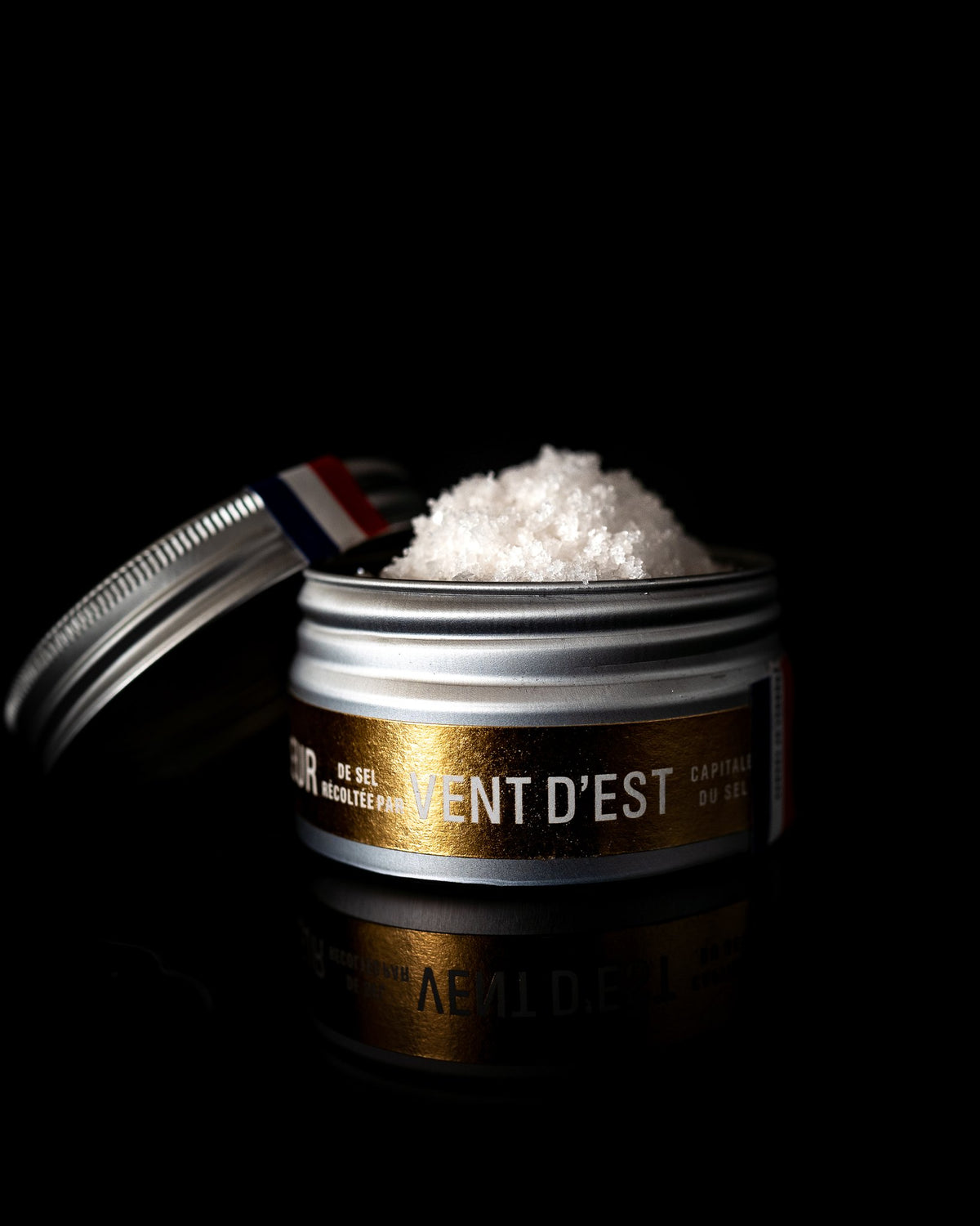Boîte de fleur de sel Vent d’Est Binet 1660 sur fond noir