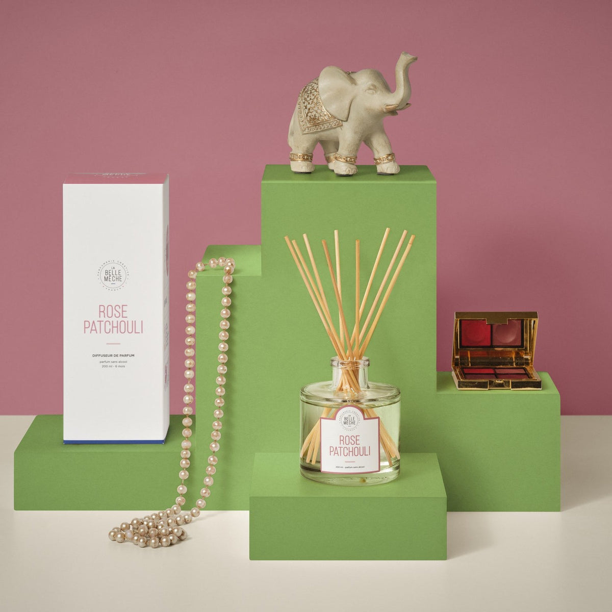 Diffuseur à bâtonnets Rose Patchouli de La Belle Mèche avec des perles