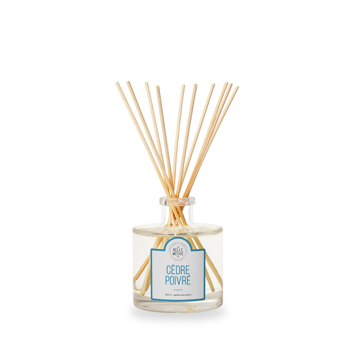 Diffuseur à bâtonnets Cèdre Poivré de La Belle Mèche, pot en verre de 200 ml
