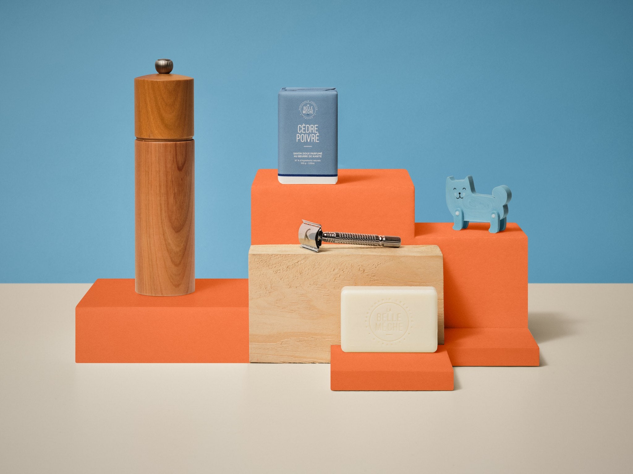 La Belle Mèche Cedarwood soap bar with a pepper mill and razor