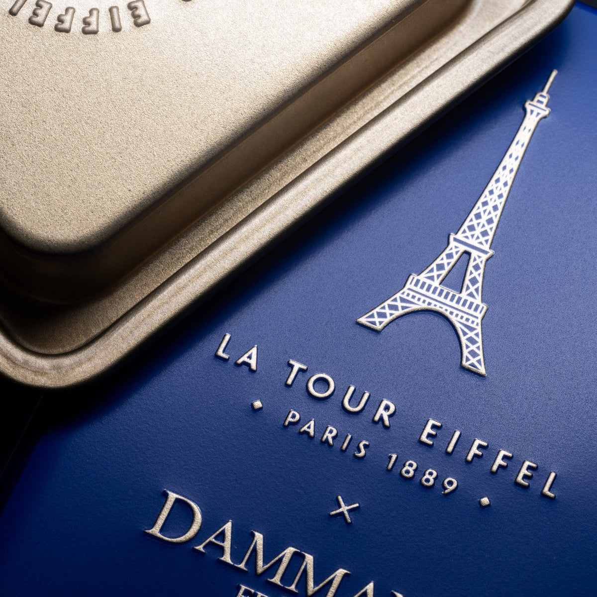 Boîte Thé Tour Eiffel de Dammann Frères, gros plan sur le couvercle bleu et or