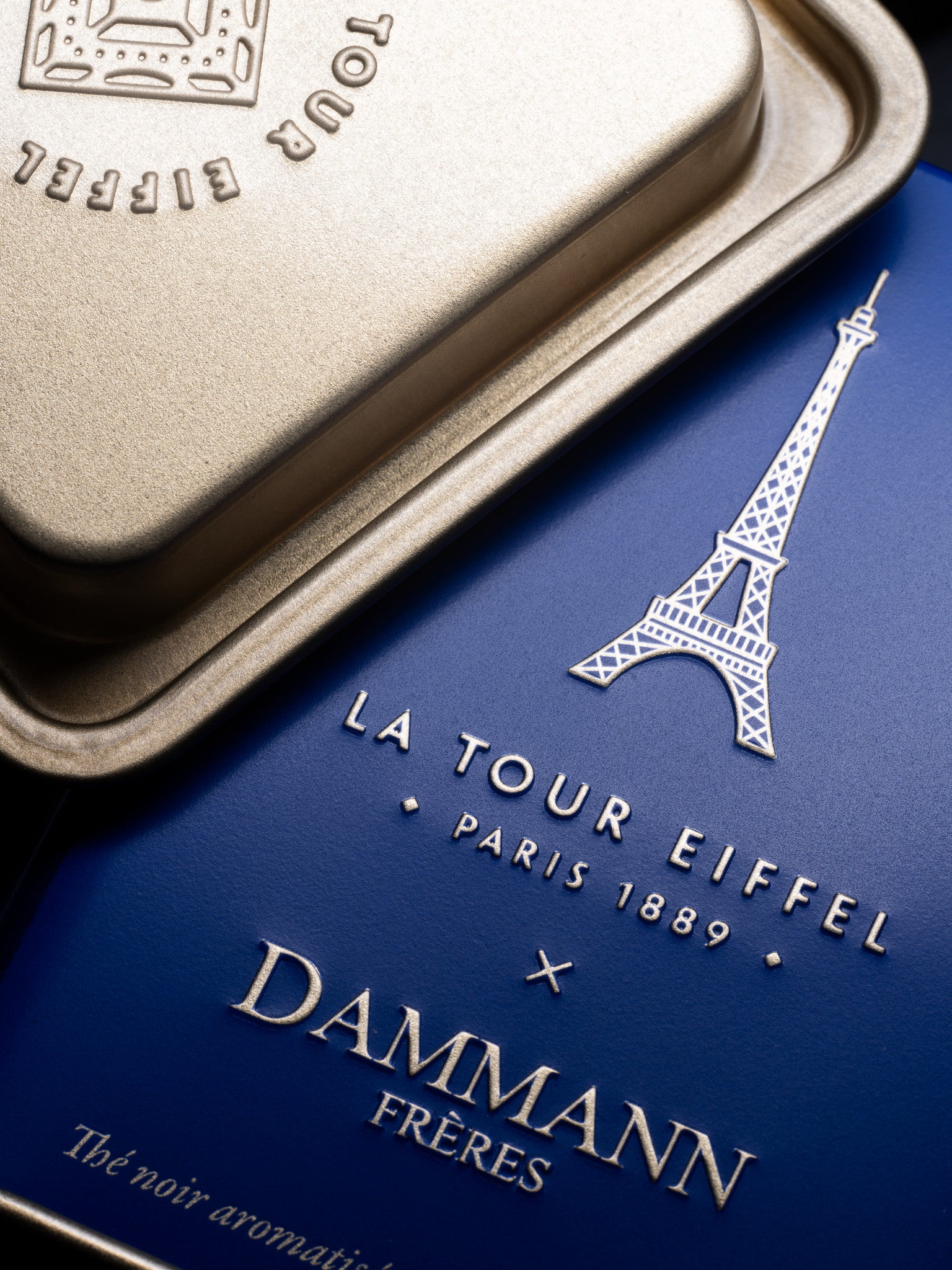 Tour Eiffel Tea tin by Dammann Frères, close-up of the blue and gold lid