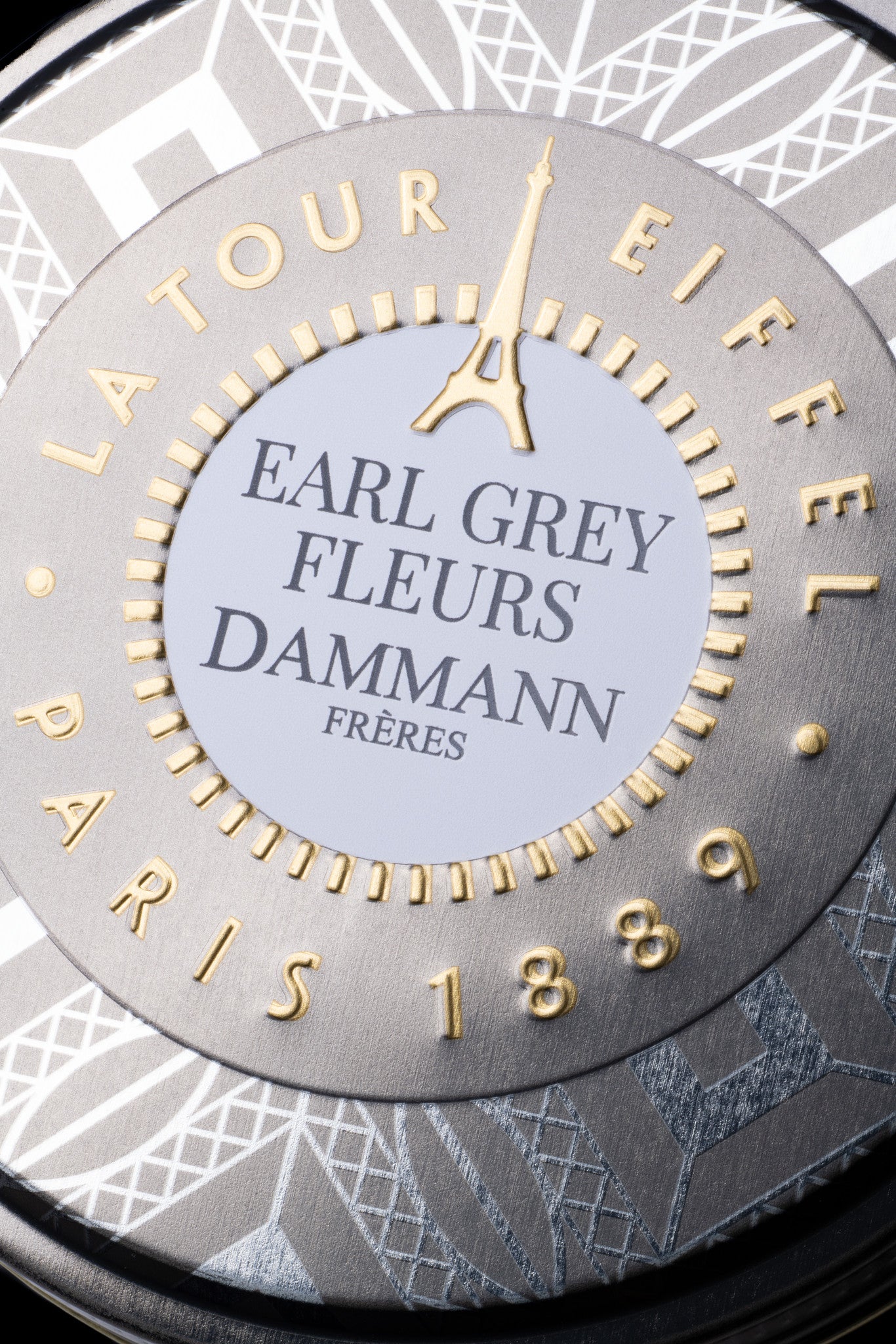 Earl Grey Fleurs Candy Box by Dammann Frères, close-up of the Tour Eiffel lid