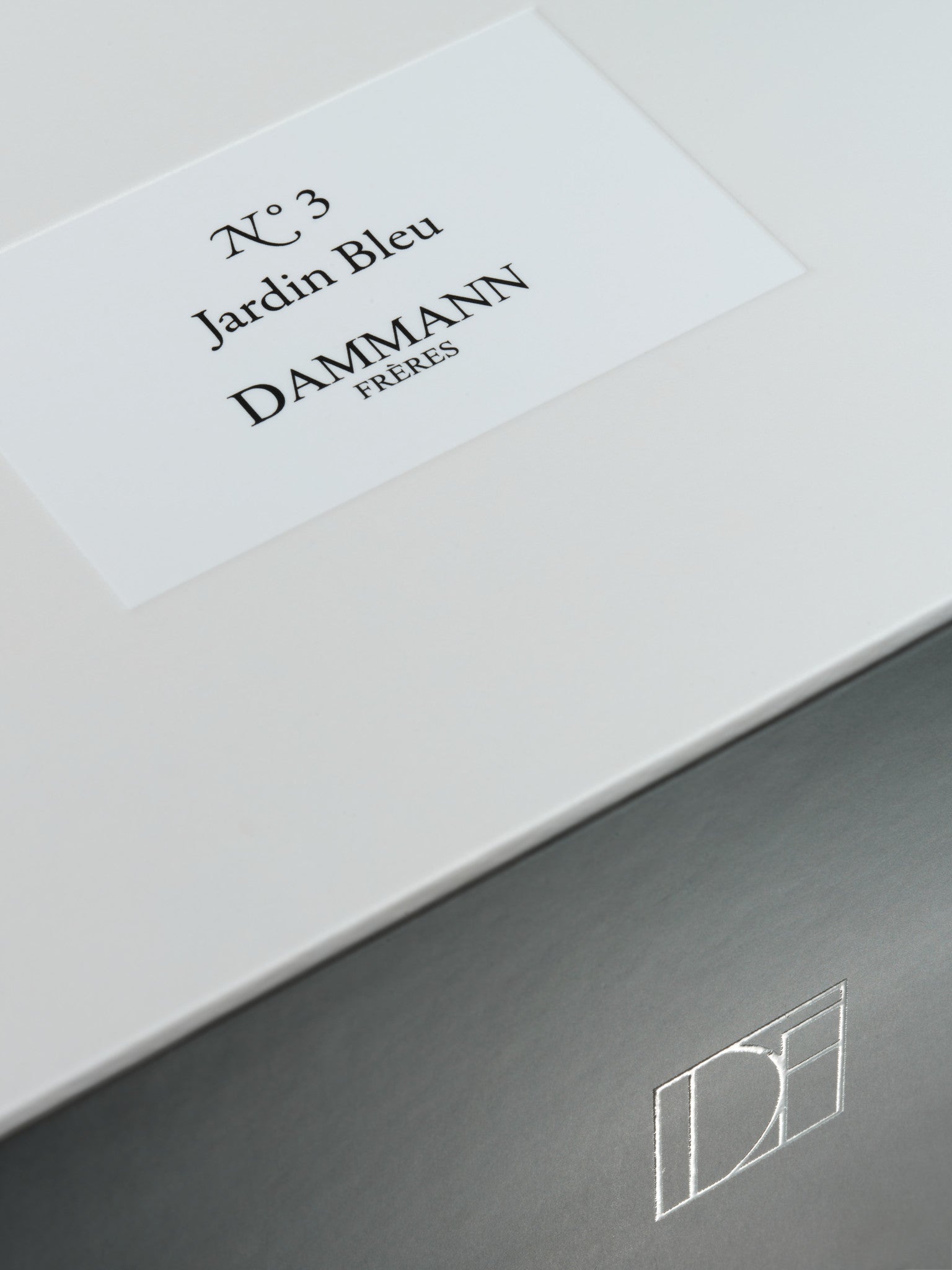 N°3 Jardin Bleu gift box by Dammann Frères, close-up of the label