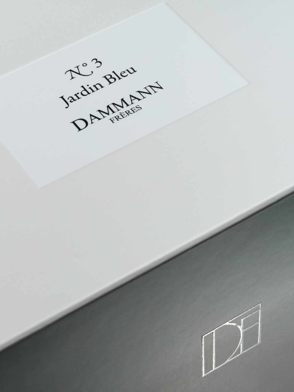 N°3 Jardin Bleu gift box by Dammann Frères, close-up of the label
