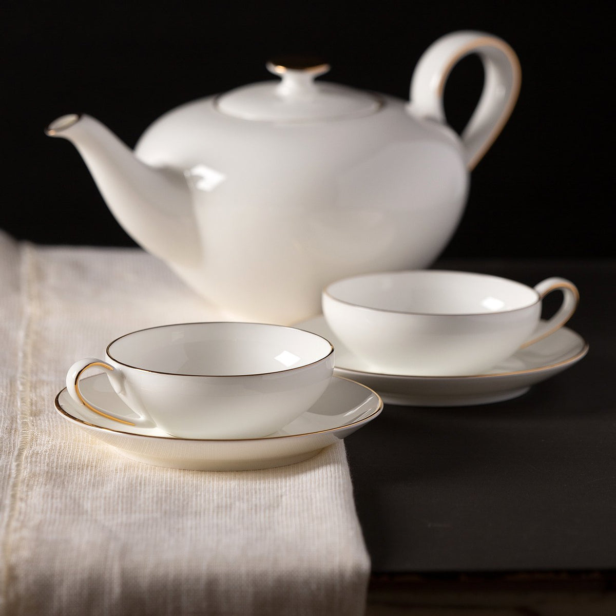 Théière en porcelaine Concorde de Dammann Frères avec tasses et soucoupes