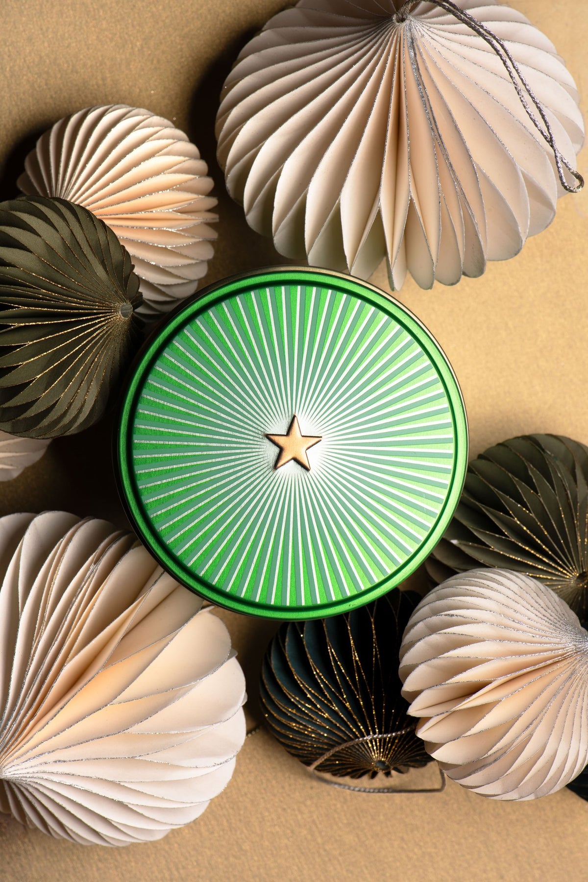 Dammann Frères Tisane de Noël green star metal tin among paper baubles