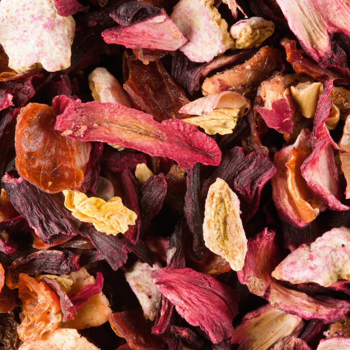 Gros plan sur l’infusion de fruits en vrac Carcadet Provence de Dammann Frères