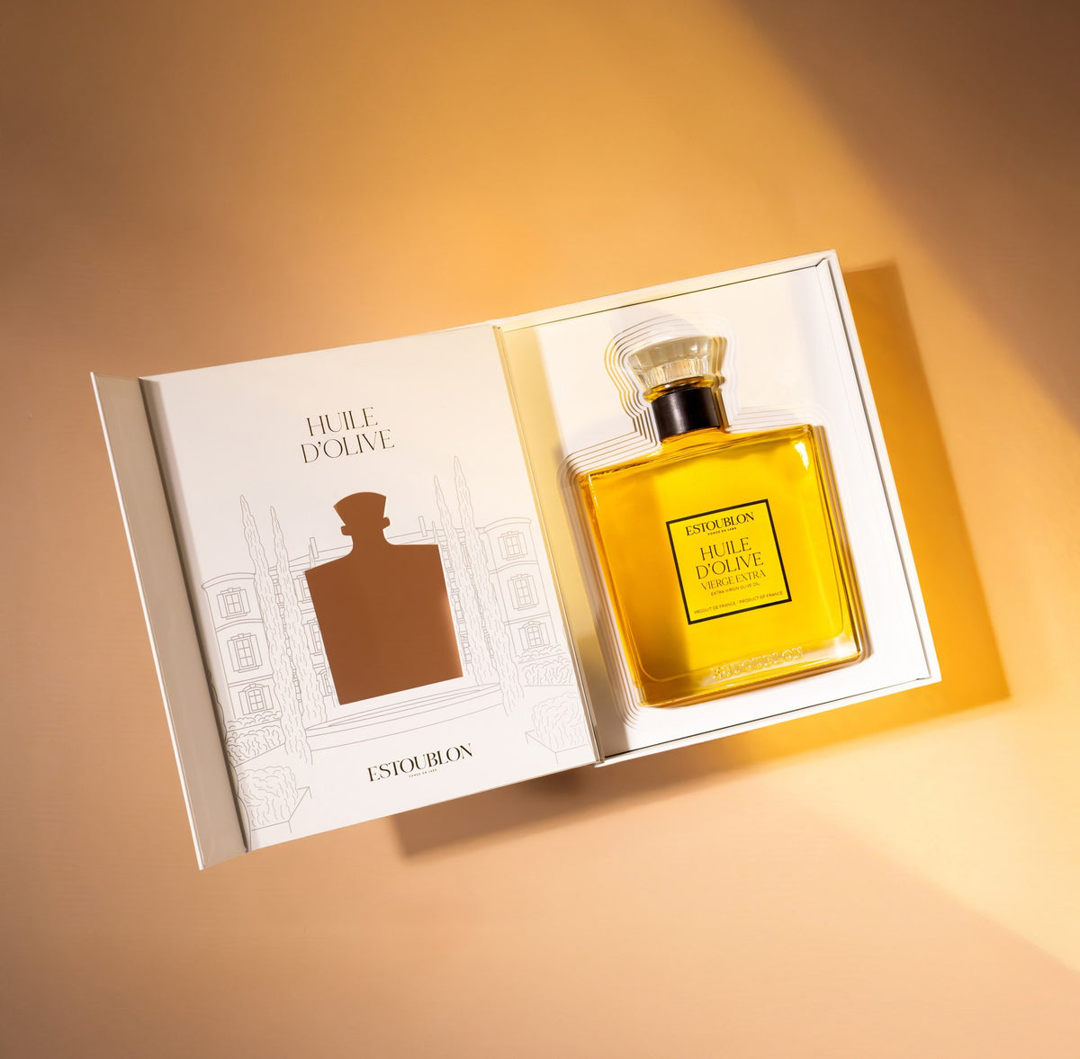 Huile d’olive Couture du Château d’Estoublon dans son coffret ouvert