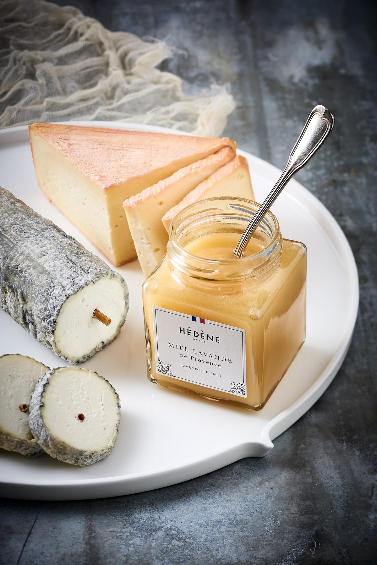 Hédène lavender honey with Sainte-Maure de Touraine goat cheese