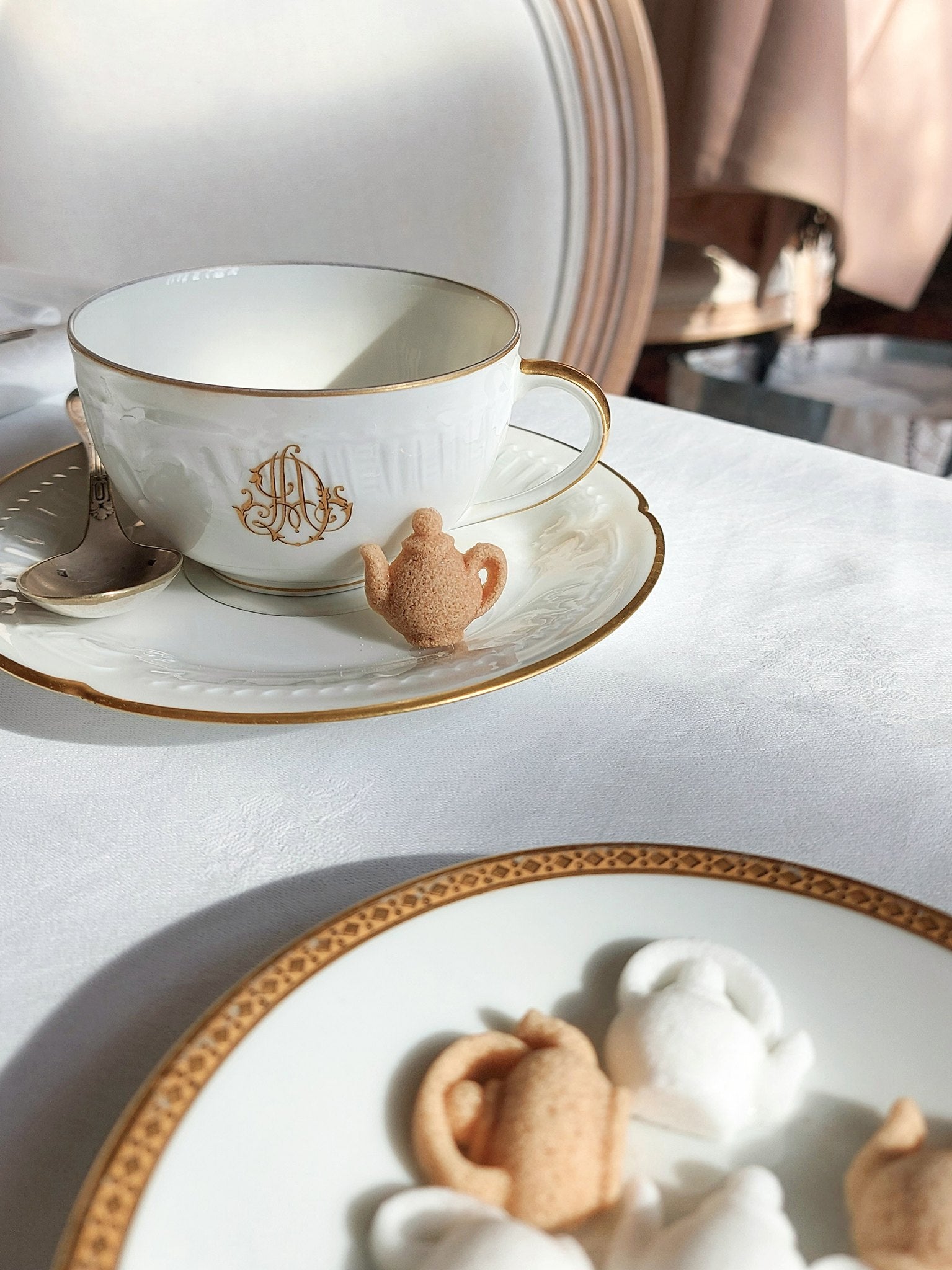 Canasuc teapot-shaped sugars beside a gilded teacup