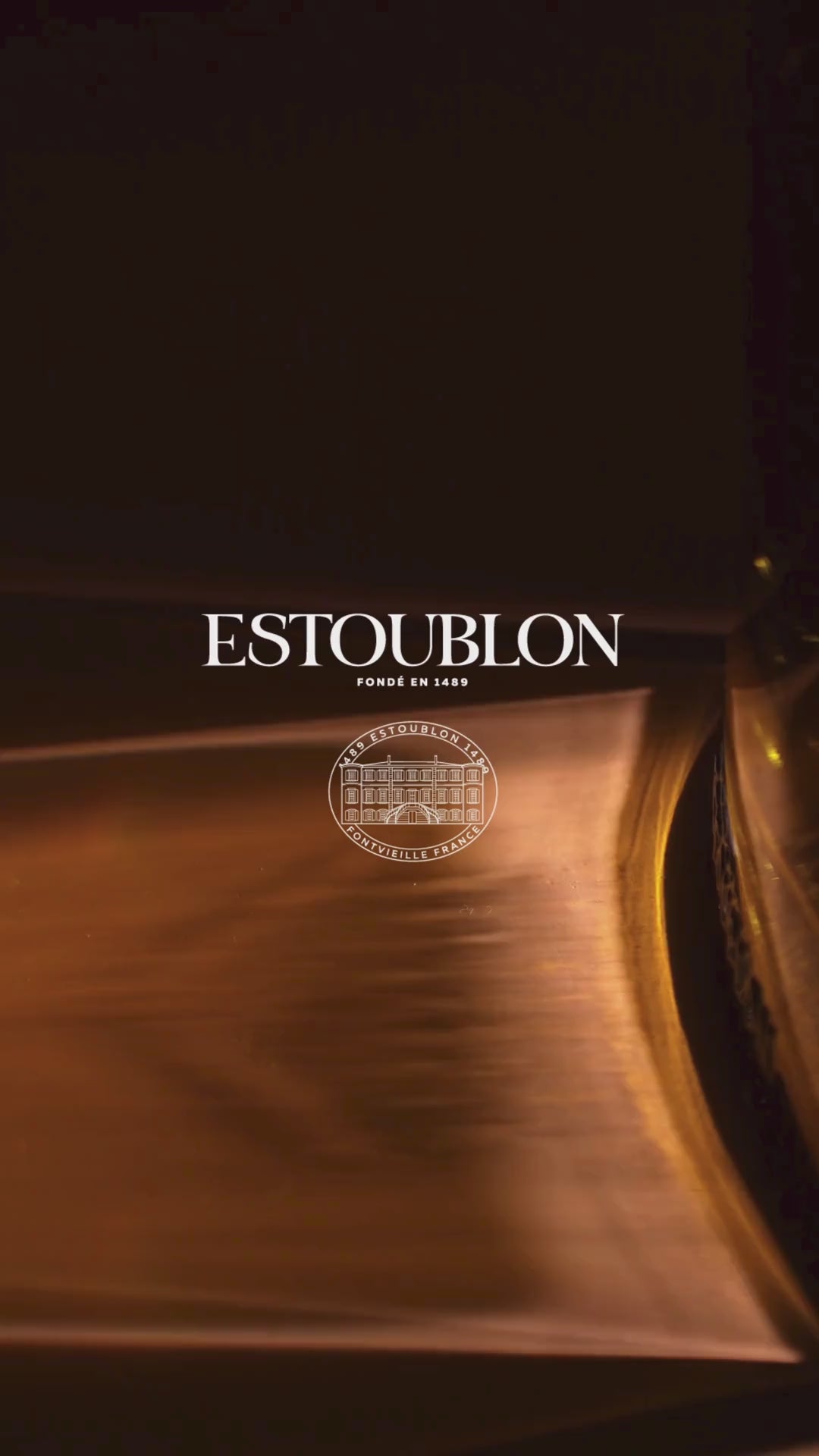 Film of the Estoublon Couture olive oil bottle